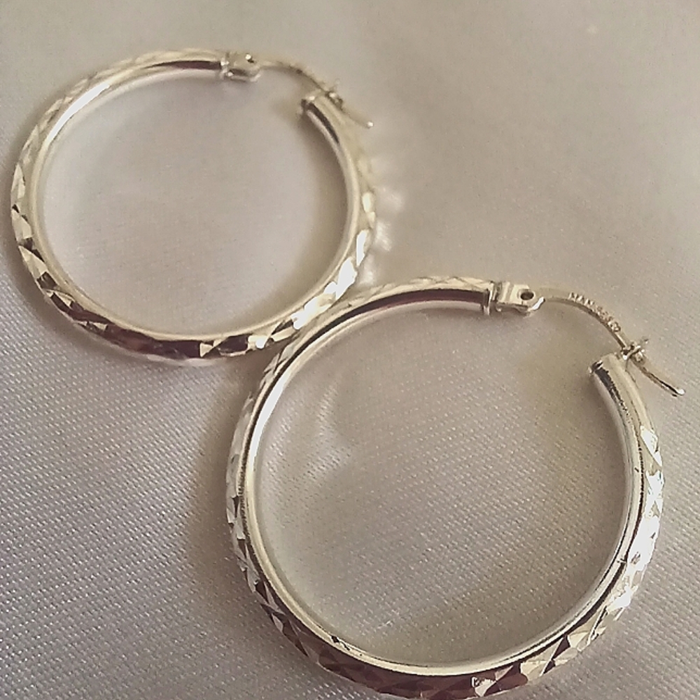 Sterling Silver Diamond Cut Hoop Earrings
